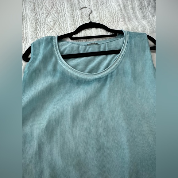 Top - Picture 2 of 4